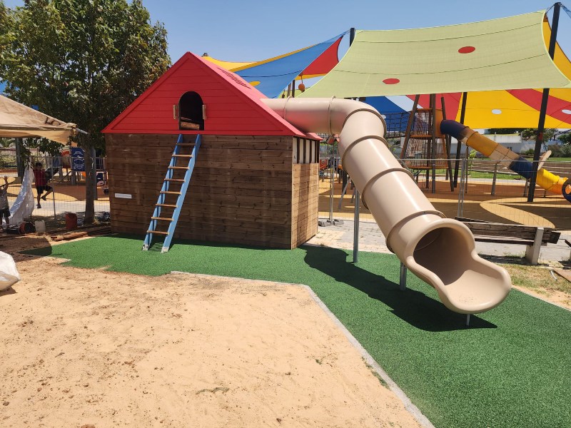 משטחי גומי למתקני משחק
